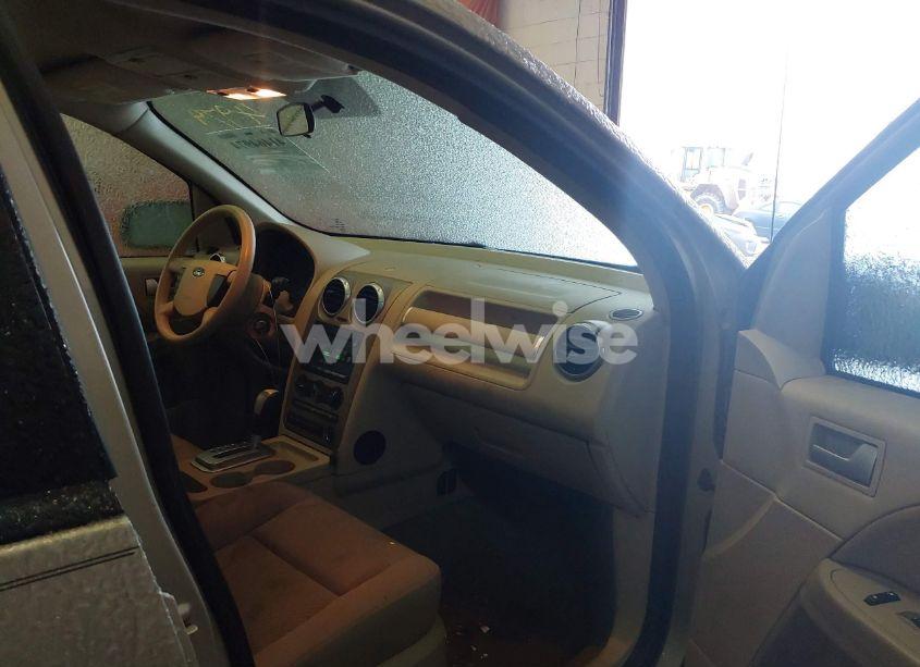 Photo 5 of 2005 Ford Freestyle SE (VIN 1FMZK04175GA18980)