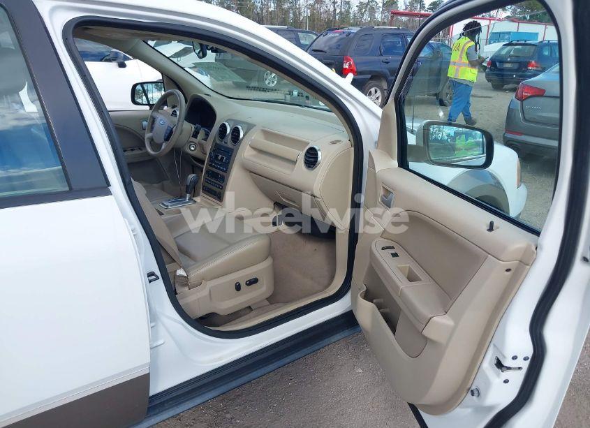 Photo 5 of 2005 Ford Freestyle SEL (VIN 1FMZK05135GA20093)