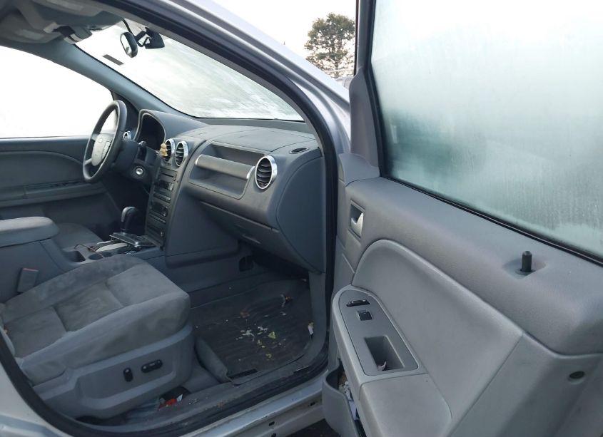 Photo 5 of 2005 Ford Freestyle SEL (VIN 1FMZK05145GA21737)