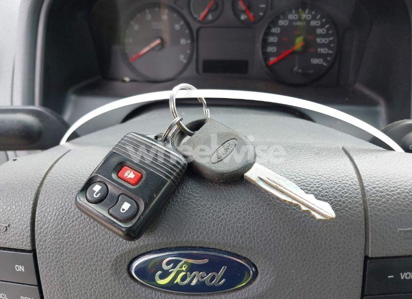 Photo 11 of 2005 Ford Freestyle SEL (VIN 1FMZK051X5GA35853)