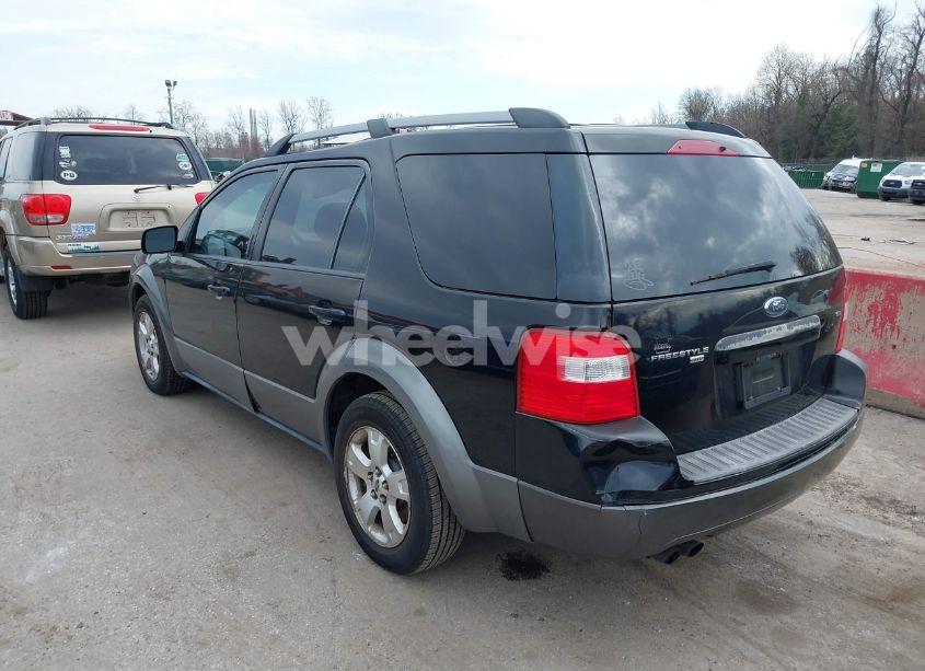 Photo 3 of 2005 Ford Freestyle SEL (VIN 1FMZK051X5GA35853)