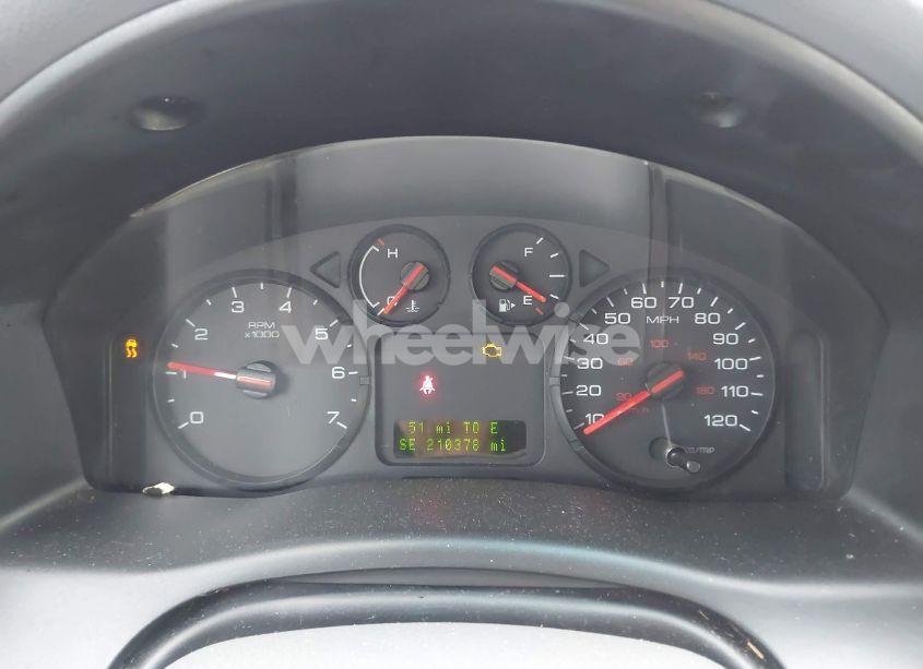 Photo 7 of 2005 Ford Freestyle SEL (VIN 1FMZK051X5GA35853)