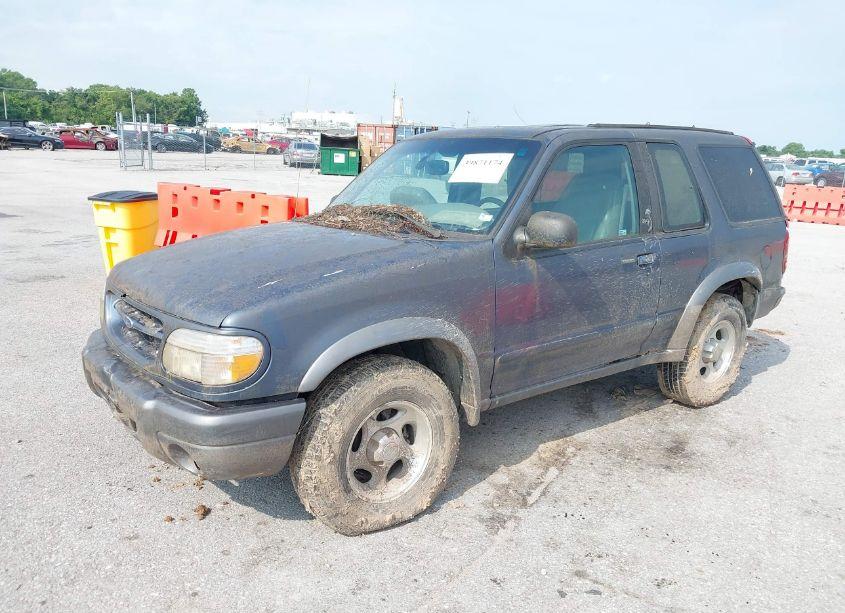 Photo 2 of 1999 Ford Explorer SPORT (VIN 1FMZU24EXXUB99960)