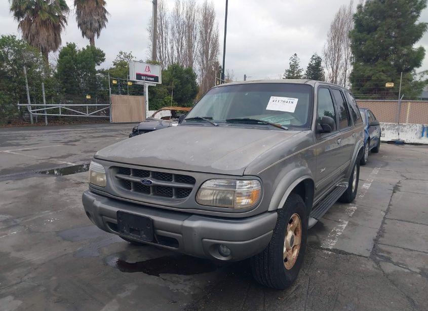 Photo 2 of 1999 Ford Explorer EDDIE BAUER/LIMITED EDITION/XLT (VIN 1FMZU32E8XZA61183)