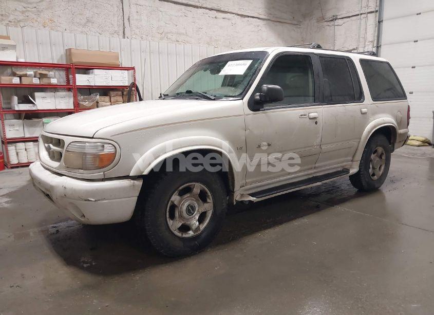 Photo 2 of 1999 Ford Explorer EDDIE BAUER/LIMITED EDITION/XLT (VIN 1FMZU32P3XZA27511)