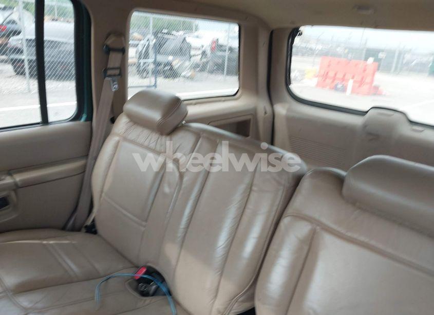 Photo 8 of 1999 Ford Explorer EDDIE BAUER/LIMITED/XLT (VIN 1FMZU34E9XZB92586)