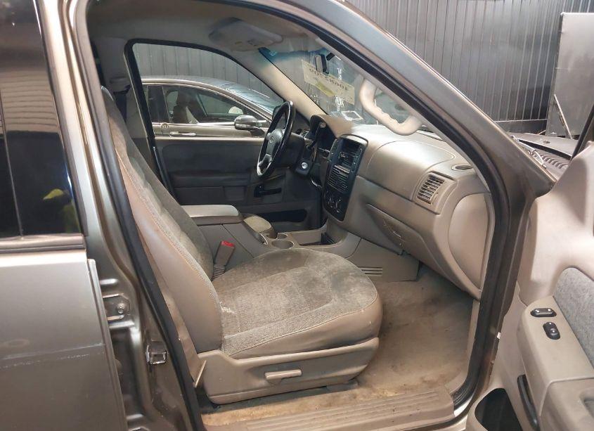 Photo 5 of 2002 Ford Explorer XLS (VIN 1FMZU62E12ZA65103)