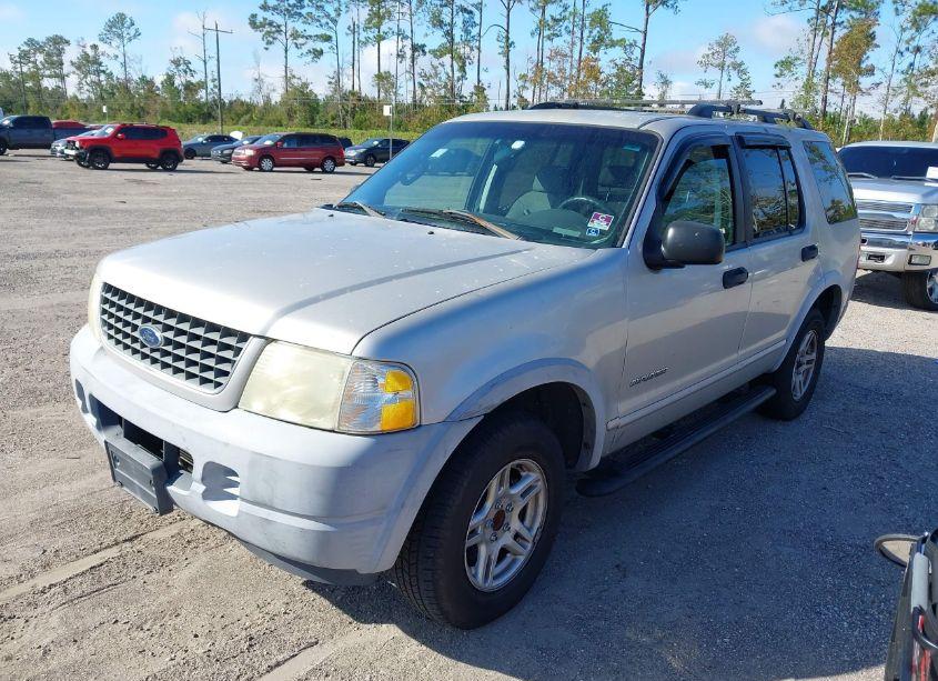 Photo 2 of 2002 Ford Explorer XLS (VIN 1FMZU62E22UC65016)