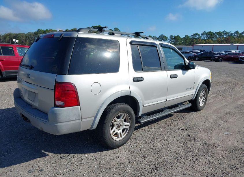 Photo 4 of 2002 Ford Explorer XLS (VIN 1FMZU62E22UC65016)