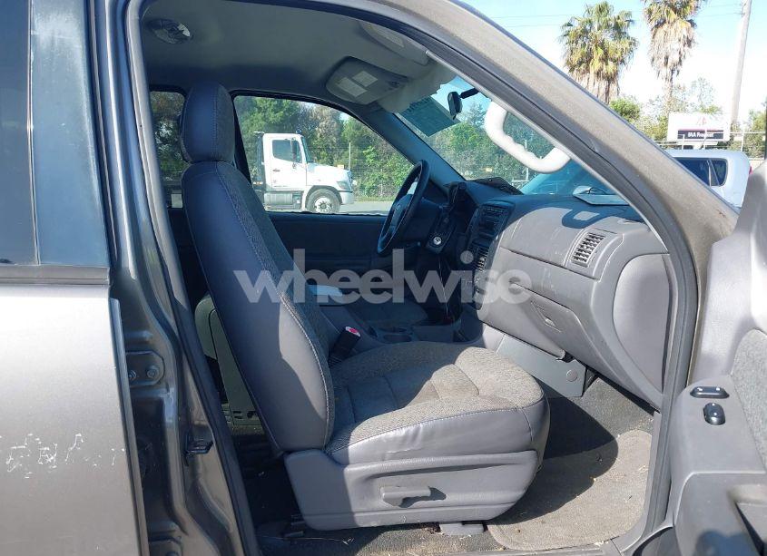 Photo 5 of 2005 Ford Explorer XLS/XLS SPORT (VIN 1FMZU62E25ZA69892)