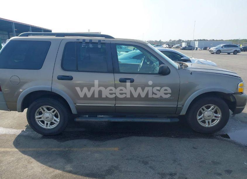 Photo 13 of 2002 Ford Explorer XLS (VIN 1FMZU62E52UC26811)