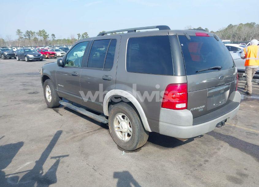 Photo 3 of 2002 Ford Explorer XLS (VIN 1FMZU62E52UC26811)