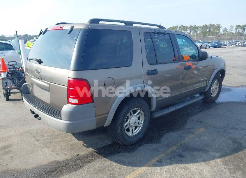 Photo 4 of 2002 Ford Explorer XLS (VIN 1FMZU62E52UC26811)
