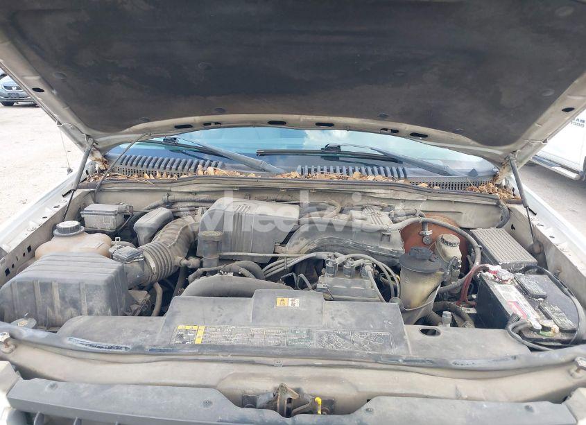 Photo 10 of 2002 Ford Explorer XLS (VIN 1FMZU62E52UC41583)