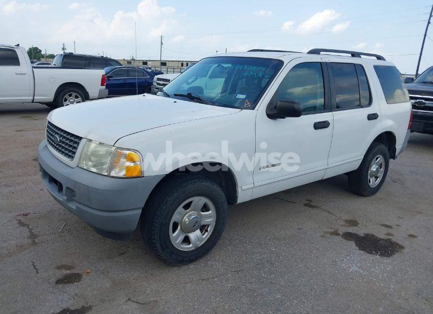 Photo 2 of 2002 Ford Explorer XLS (VIN 1FMZU62E52UC41583)