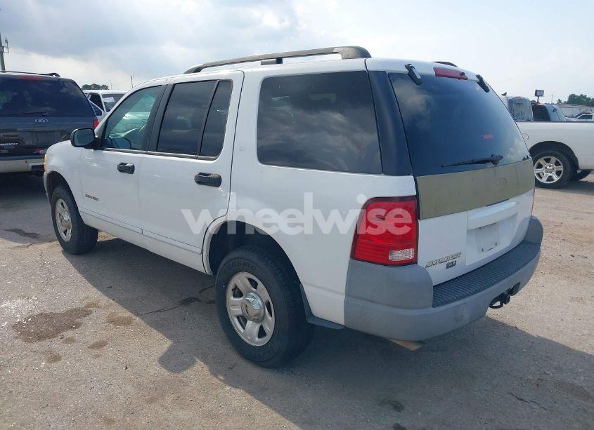 Photo 3 of 2002 Ford Explorer XLS (VIN 1FMZU62E52UC41583)