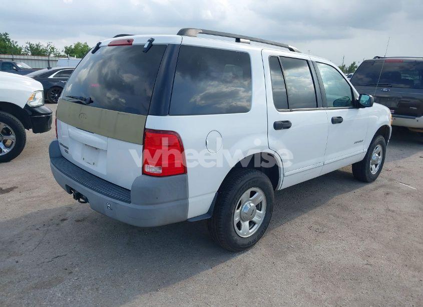 Photo 4 of 2002 Ford Explorer XLS (VIN 1FMZU62E52UC41583)