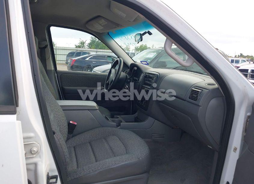 Photo 5 of 2002 Ford Explorer XLS (VIN 1FMZU62E52UC41583)