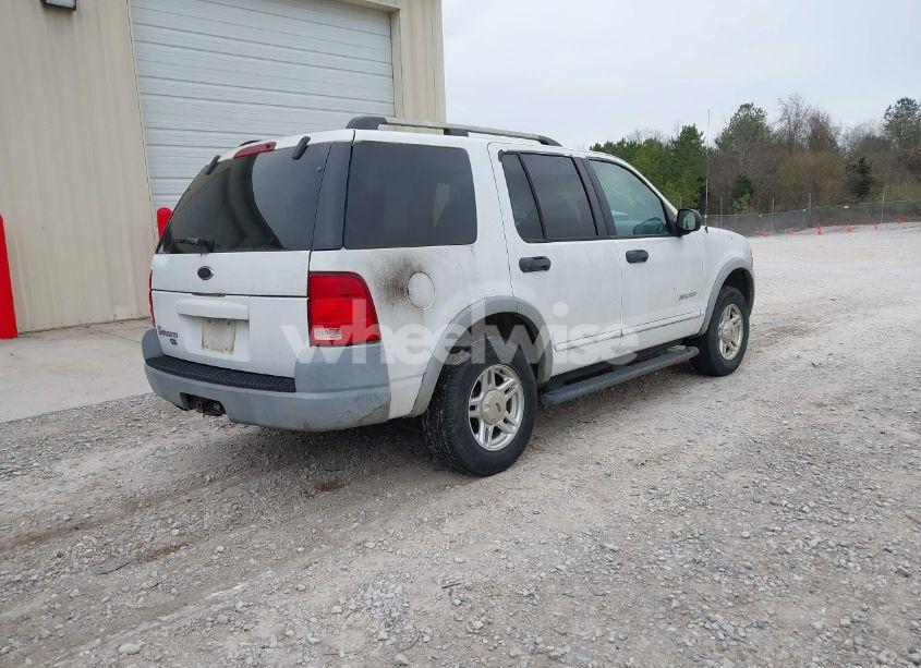 Photo 4 of 2002 Ford Explorer XLS (VIN 1FMZU62E62UA76563)