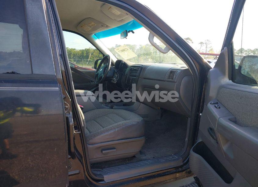 Photo 5 of 2005 Ford Explorer XLS/XLS SPORT (VIN 1FMZU62E85UB10474)