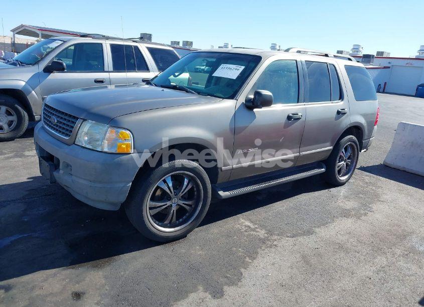 Photo 2 of 2002 Ford Explorer XLS (VIN 1FMZU62E92ZB60511)