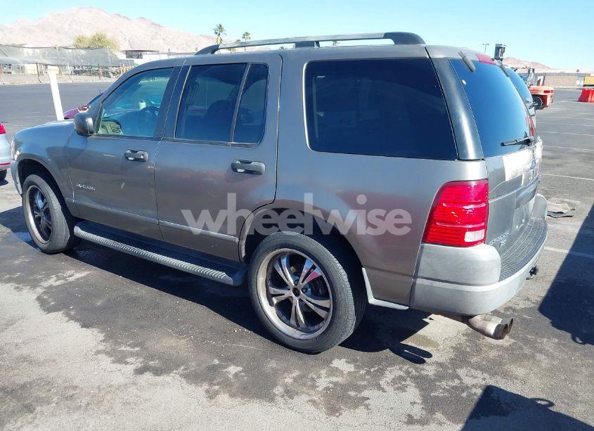 Photo 3 of 2002 Ford Explorer XLS (VIN 1FMZU62E92ZB60511)