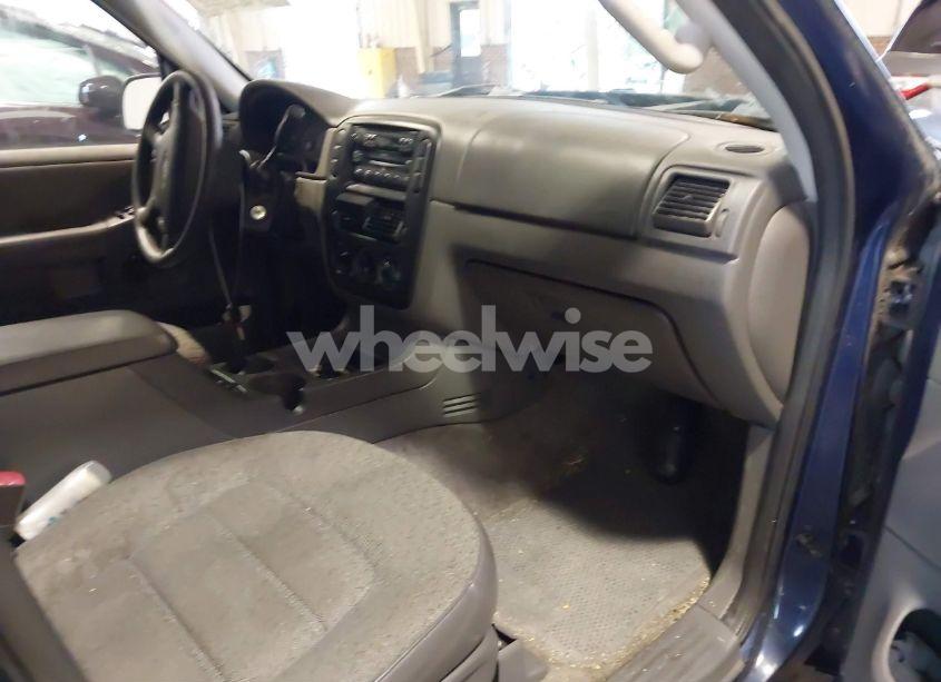 Photo 5 of 2004 Ford Explorer XLS (VIN 1FMZU62K04UA18487)