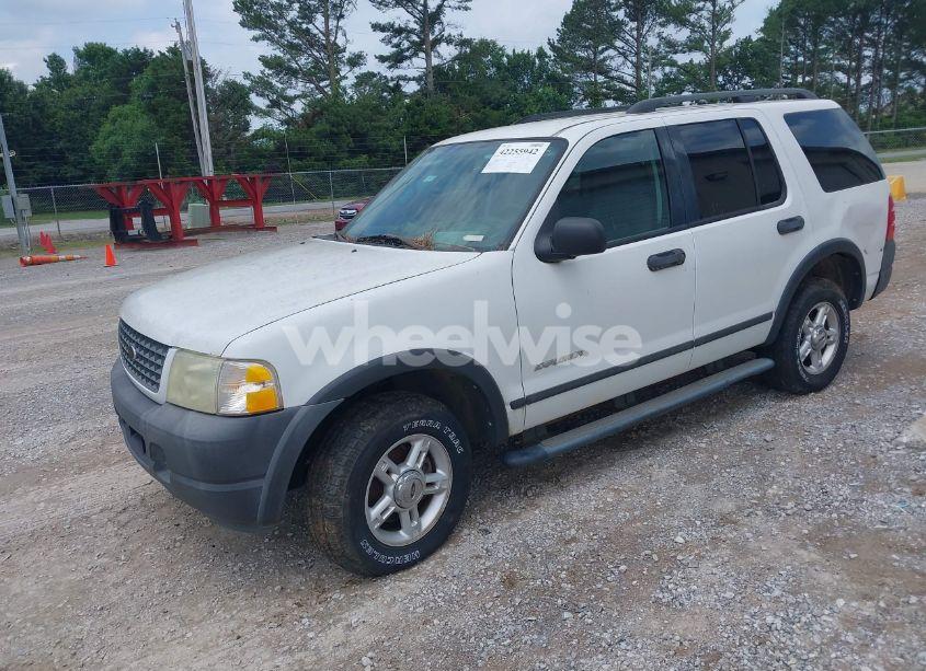 Photo 2 of 2004 Ford Explorer XLS (VIN 1FMZU62K04ZB15787)