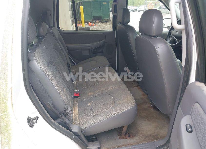 Photo 8 of 2004 Ford Explorer XLS (VIN 1FMZU62K04ZB15787)