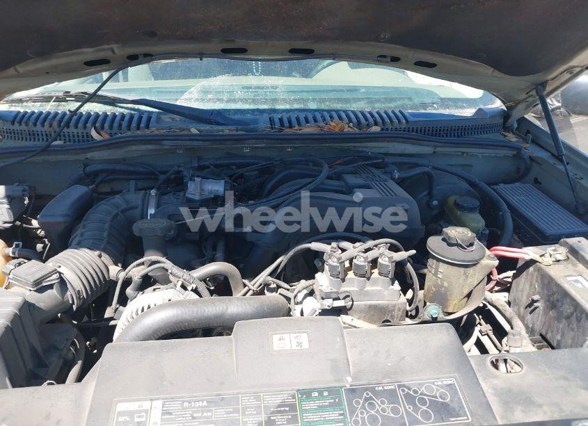 Photo 10 of 2003 Ford Explorer XLS (VIN 1FMZU62K13UB21870)