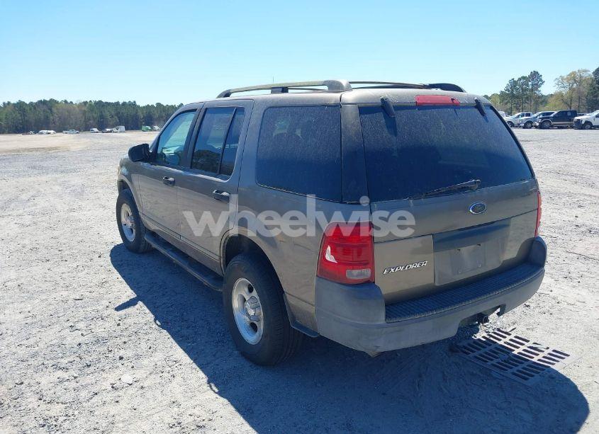 Photo 3 of 2003 Ford Explorer XLS (VIN 1FMZU62K13UB21870)