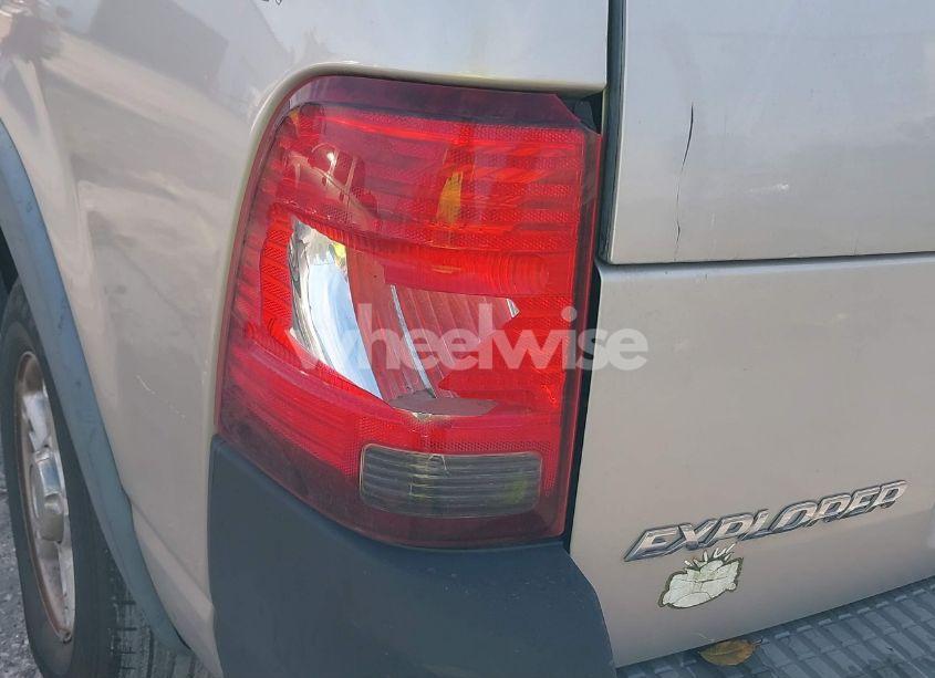 Photo 6 of 2005 Ford Explorer XLS/XLS SPORT (VIN 1FMZU62K75UA46403)