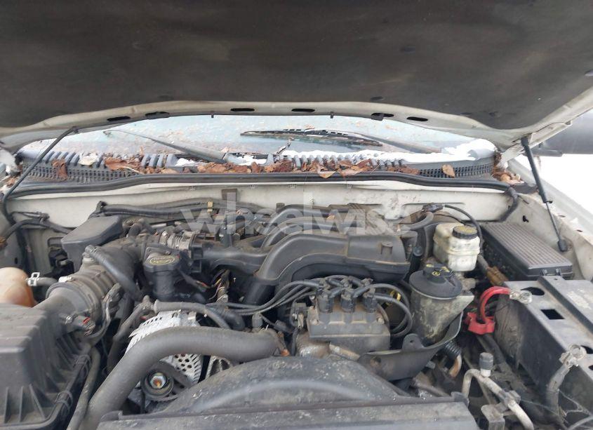 Photo 10 of 2005 Ford Explorer XLS/XLS SPORT (VIN 1FMZU62K75UB53046)
