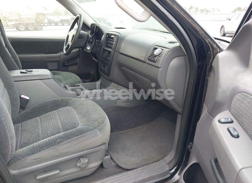 Photo 5 of 2002 Ford Explorer XLT (VIN 1FMZU63E42UB51372)