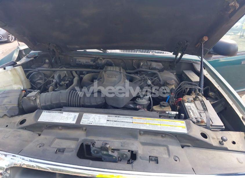 Photo 10 of 2000 Ford Explorer XLT (VIN 1FMZU63E6YUA99994)