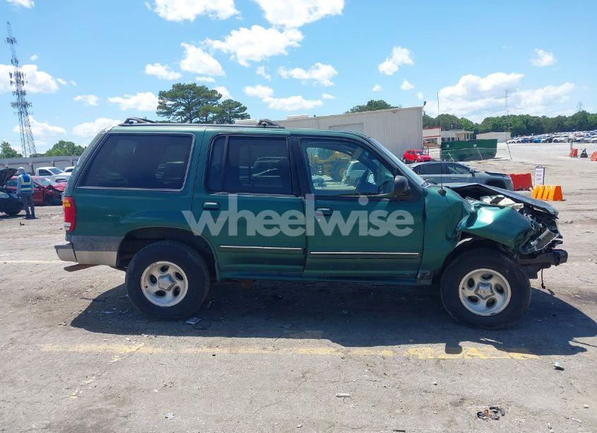 Photo 12 of 2000 Ford Explorer XLT (VIN 1FMZU63E6YUA99994)