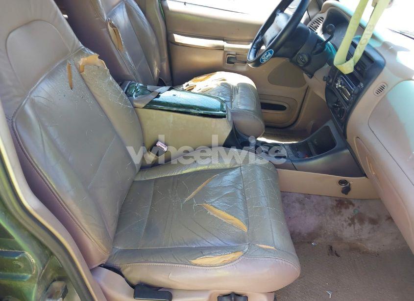 Photo 5 of 2000 Ford Explorer XLT (VIN 1FMZU63E6YUA99994)