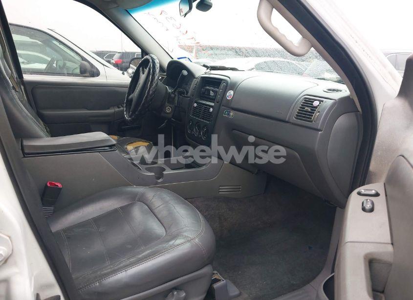 Photo 5 of 2002 Ford Explorer XLT (VIN 1FMZU63E72ZB62529)