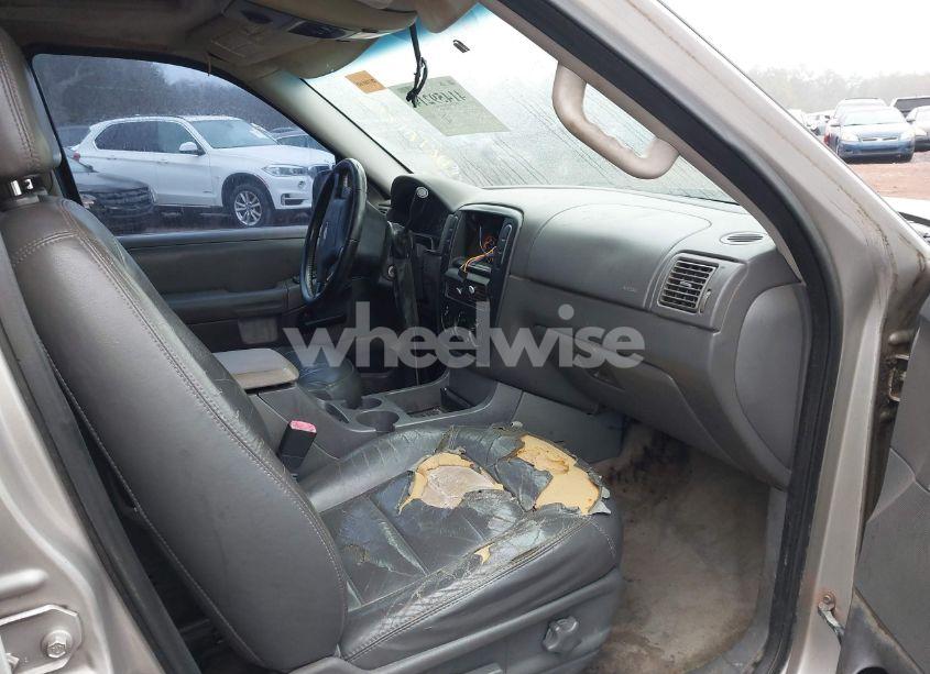 Photo 5 of 2002 Ford Explorer XLT (VIN 1FMZU63E82UC85365)