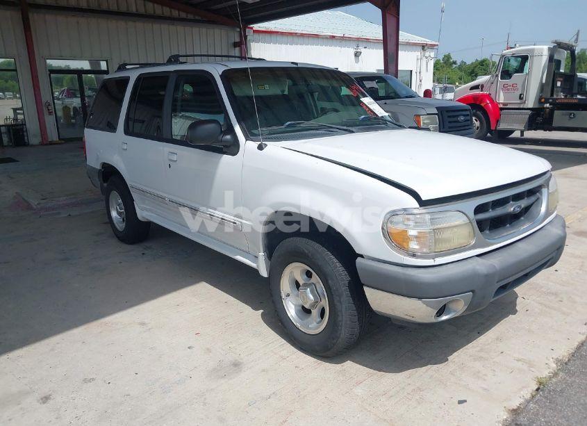 2000 Ford Explorer XLT (VIN 1FMZU63E8YZA21820) main photo