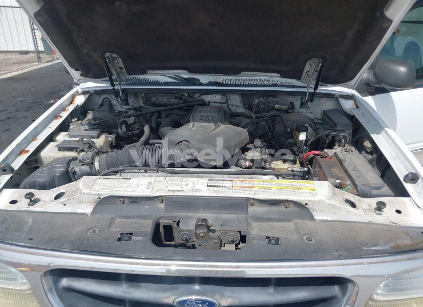 Photo 10 of 2000 Ford Explorer XLT (VIN 1FMZU63E8YZA21820)