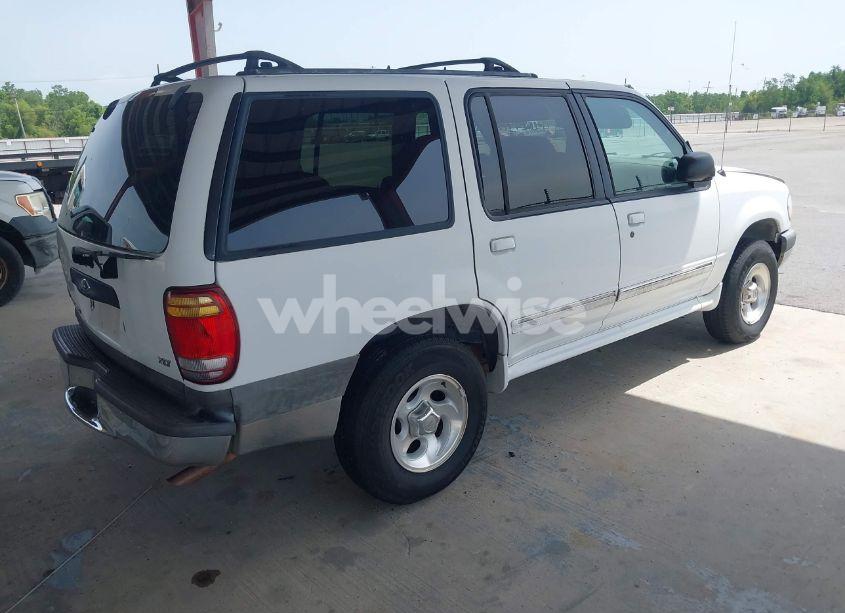 Photo 4 of 2000 Ford Explorer XLT (VIN 1FMZU63E8YZA21820)