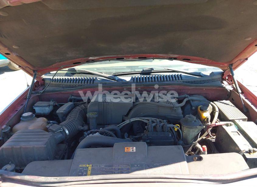 Photo 10 of 2002 Ford Explorer XLT (VIN 1FMZU63E92UA37142)