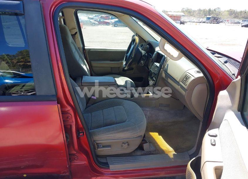 Photo 5 of 2002 Ford Explorer XLT (VIN 1FMZU63E92UA37142)