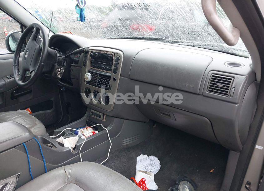 Photo 5 of 2005 Ford Explorer XLT/XLT SPORT (VIN 1FMZU63E95UA19907)