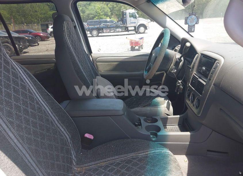 Photo 5 of 2004 Ford Explorer XLT (VIN 1FMZU63K04ZA16160)