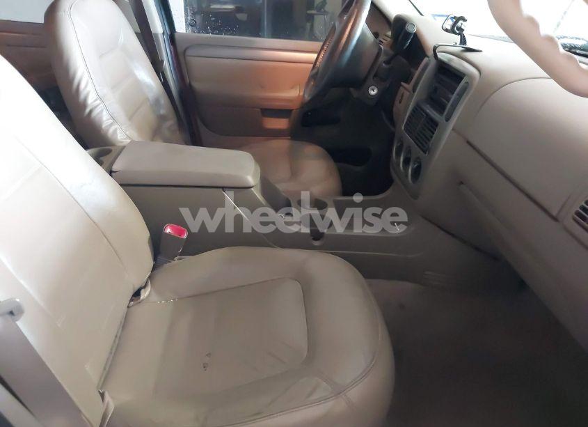 Photo 5 of 2004 Ford Explorer XLT (VIN 1FMZU63K24ZB32931)