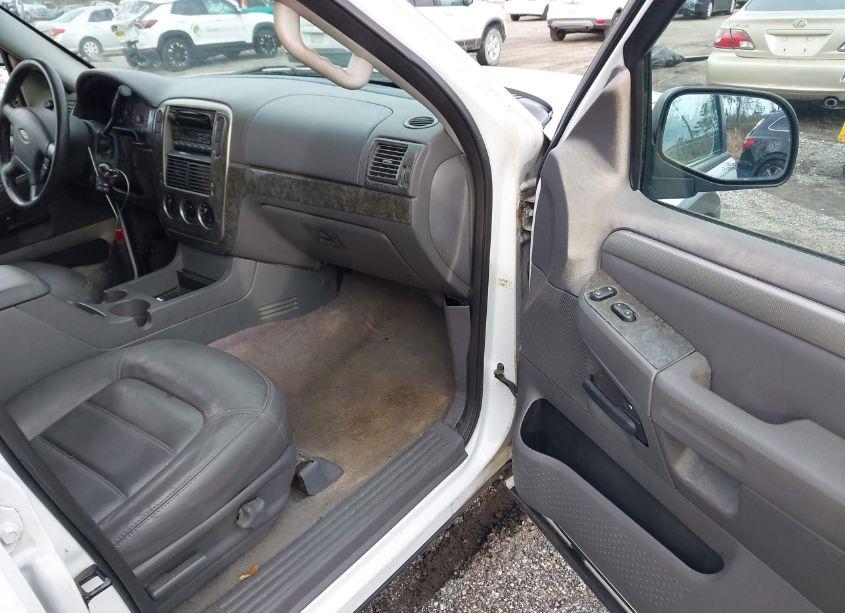 Photo 5 of 2003 Ford Explorer NBX/XLT (VIN 1FMZU63K33UB41083)