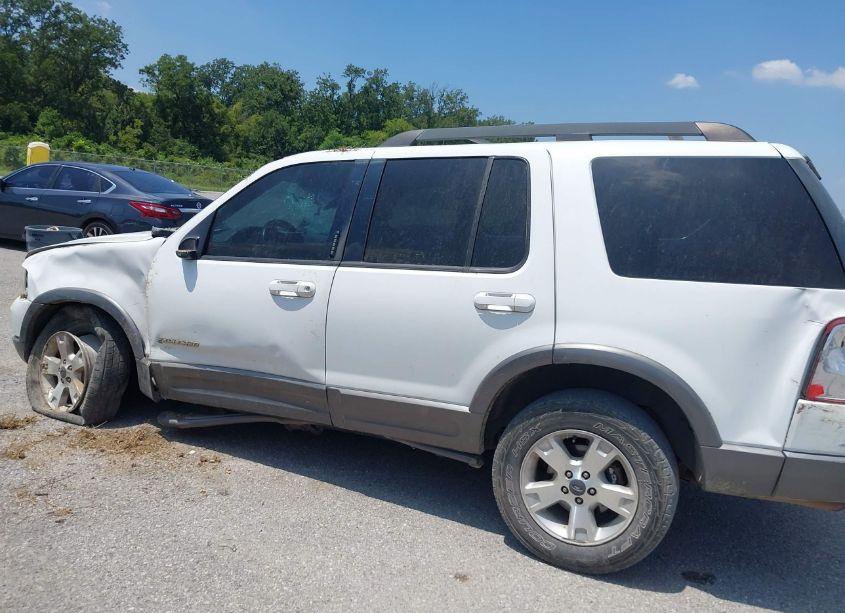 Photo 14 of 2005 Ford Explorer XLT/XLT SPORT (VIN 1FMZU63K35UB86687)