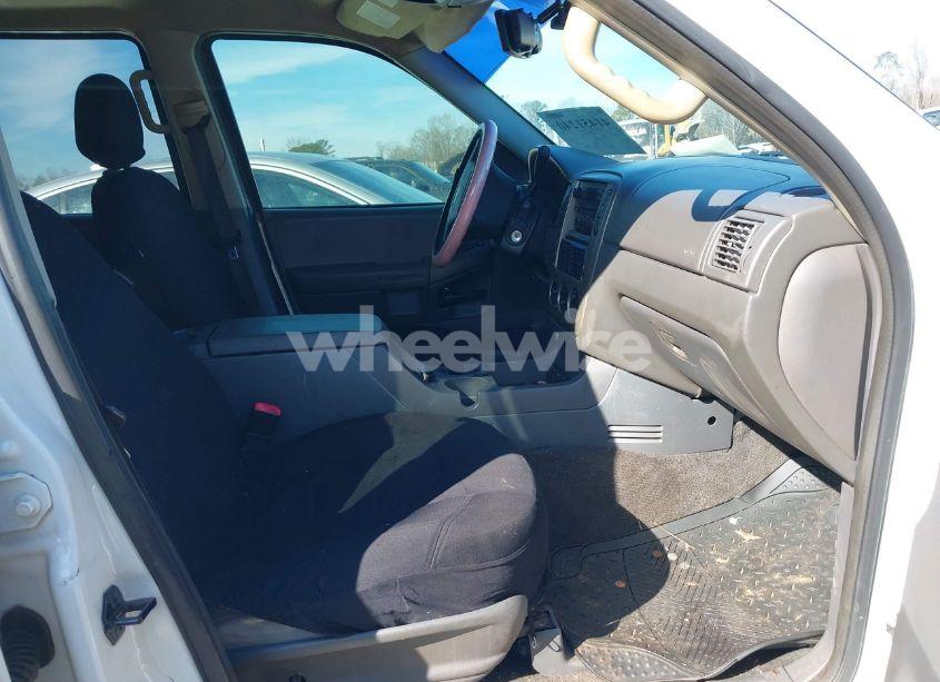 Photo 5 of 2005 Ford Explorer XLT/XLT SPORT (VIN 1FMZU63K55UA12037)